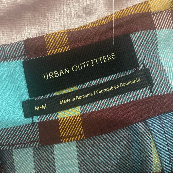 Urban outfitters plaid short skirt, zip up in back - Picture 3 of 4